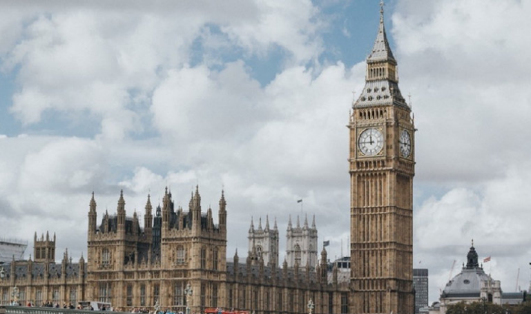 China has become Britain’s largest source of imports, accounting for 16.1% of Britain’s total import(图1)